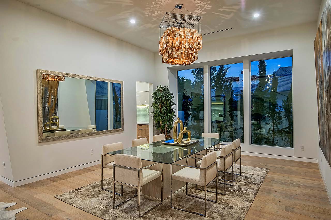 Chic dining room with modern flare